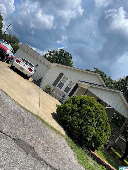 296 Poplar St, West Blocton, AL 35184
