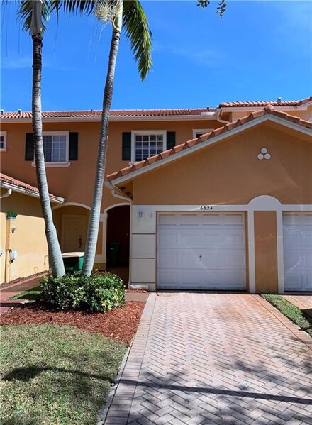 6524 Catalina Ln, Tamarac, FL 33321