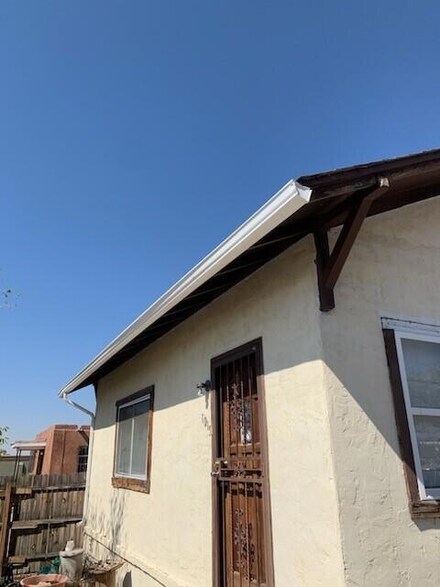 1015 Hazeldine Ave SE, Albuquerque, NM 87106