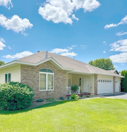 132 Goldfinch Ln, Clearwater, MN 55320