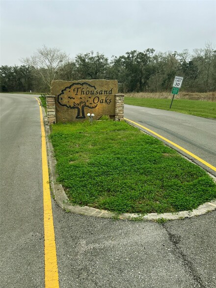 103 Vintage Oaks Ct, Angleton, TX 77515