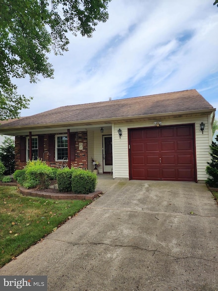 16 Fernwood Ct, Columbus, NJ 08022