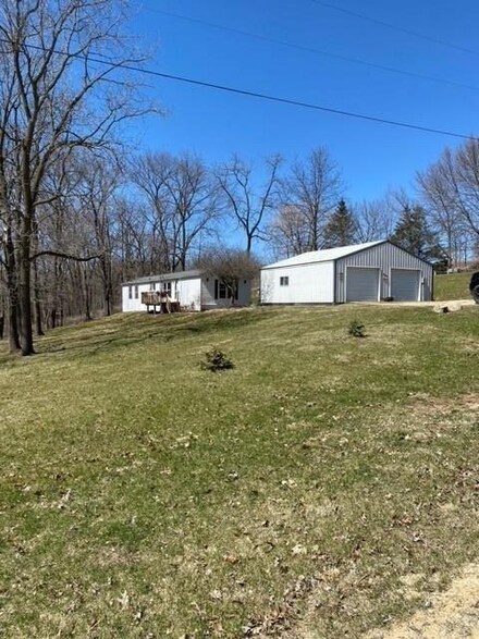 2610 Pilot Rd, Greeley, IA 52050