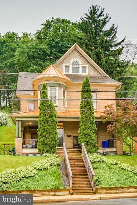 48 Hanover St, Glen Rock, PA 17327