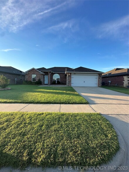 1008 E 148th St S, Glenpool, OK 74033