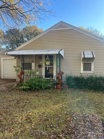 2030 SW Randolph Ave, Topeka, KS 66604