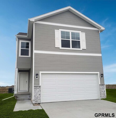 9404 Reynolds St, Omaha, NE 68122
