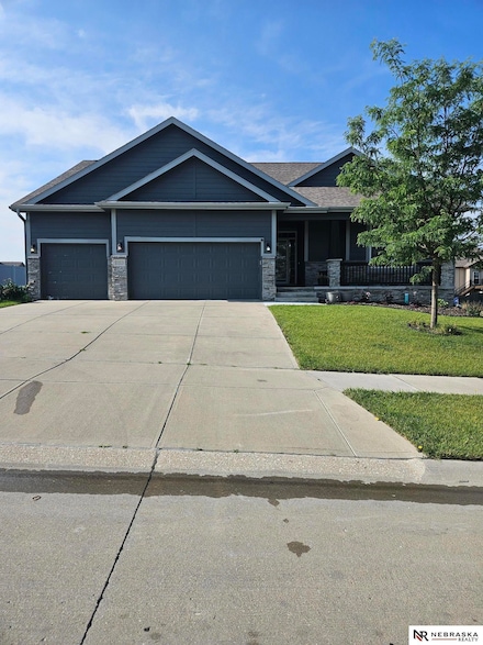 11513 Grissom St, Papillion, NE 68046