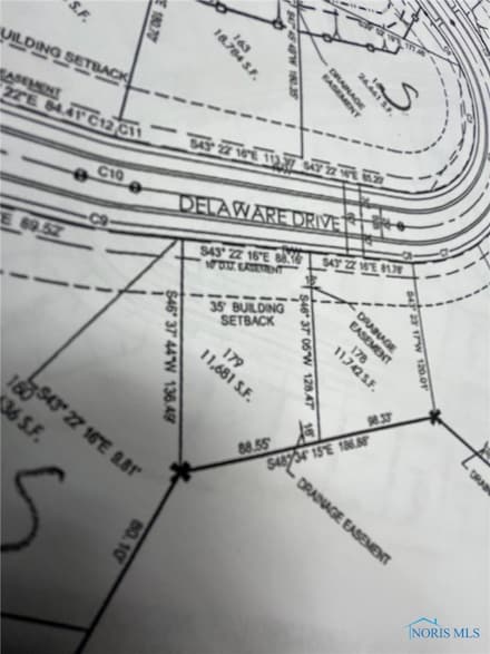 414 Delaware Dr, Perrysburg, OH 43551