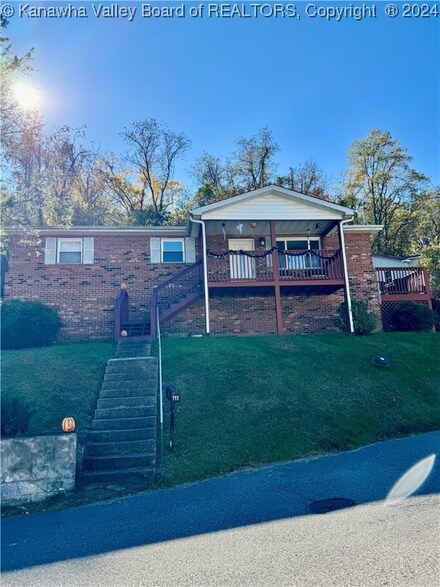 111 Roberts Rd, Dunbar, WV 25064