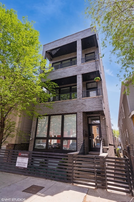 1543 W Augusta Blvd Unit 2, Chicago, IL 60642