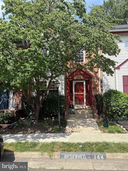 5919 High Meadow Rd, Alexandria, VA 22310