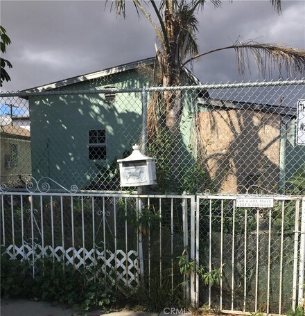 1027 E Robidoux St, Wilmington, CA 90744