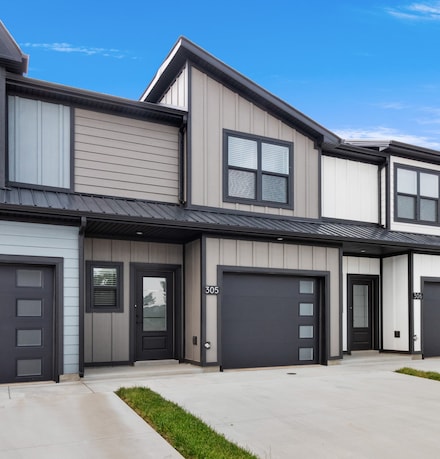 305 Jonathan Wade Cir, Clarksville, TN 37043