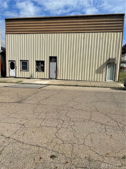 306 W Court St, Urbana, OH 43078