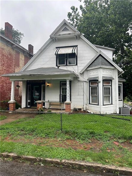 204 S 14th St, Saint Joseph, MO 64501