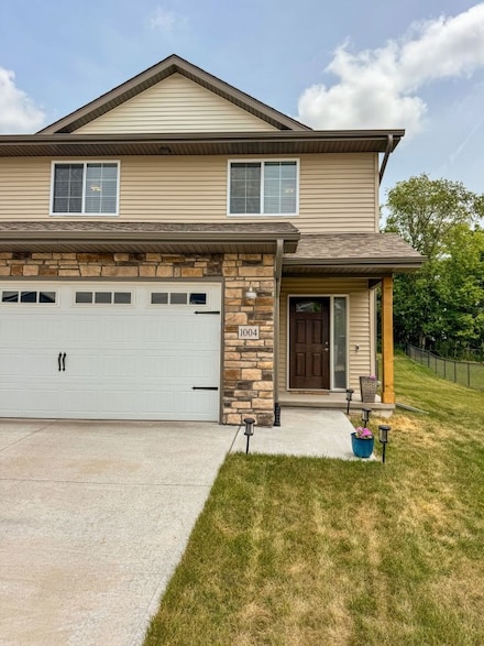 1004 Creekside Dr, Tiffin, IA 52340