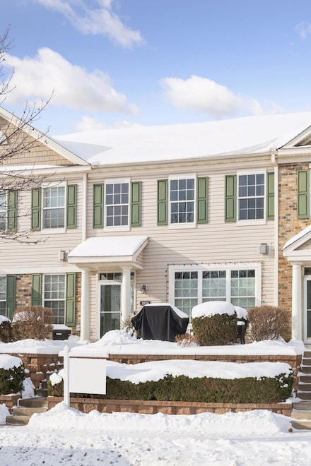 1976 Clover Ridge Dr, Chaska, MN 55318