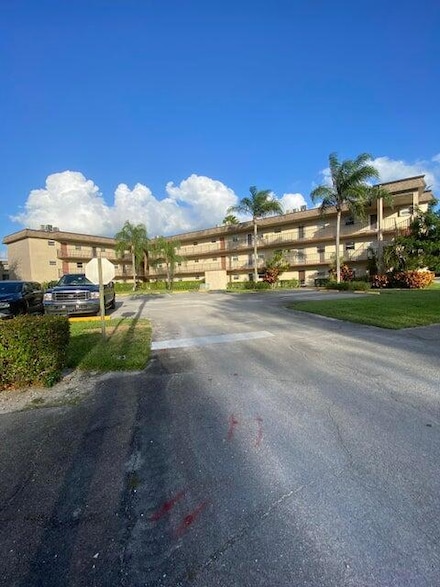 715 Lori Dr Unit 302, Palm Springs, FL 33461