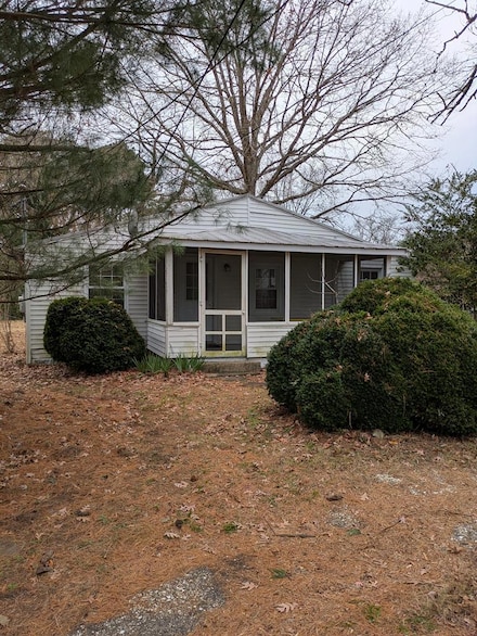 12 Holly St, Onancock, VA 23417