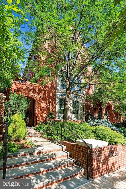 2915 38th St NW, Washington, DC 20016