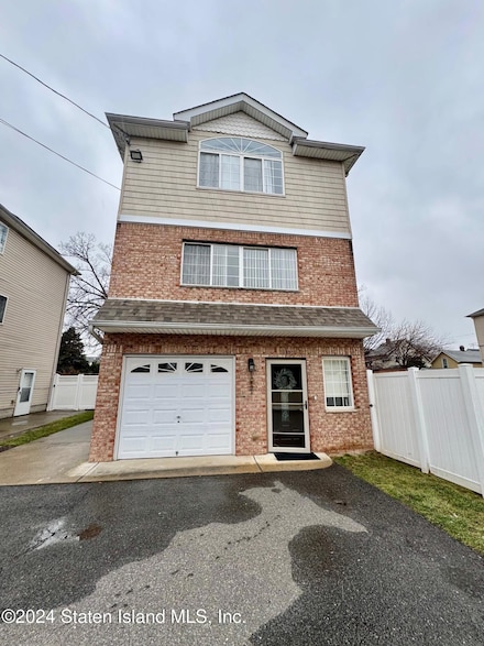 135 Netherland Ave, Staten Island, NY 10303