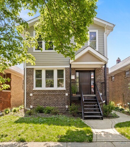 2529 W Cullom Ave, Chicago, IL 60618