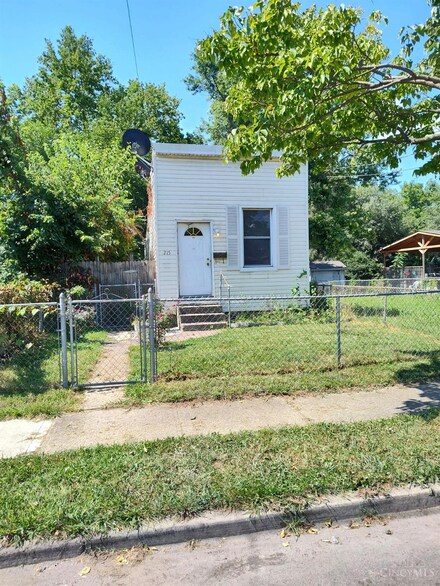 215 W 69th St, Cincinnati, OH 45216