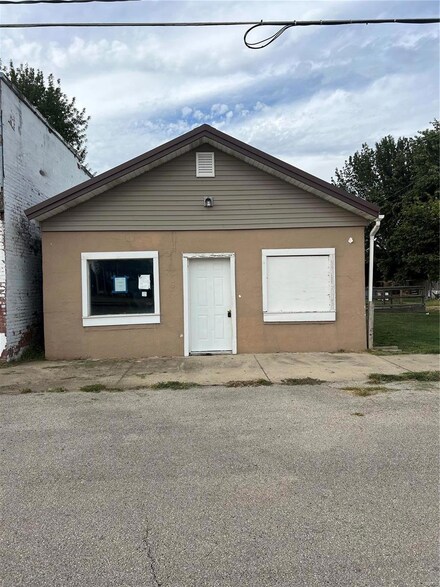 104 W Main St, Essex, MO 63846