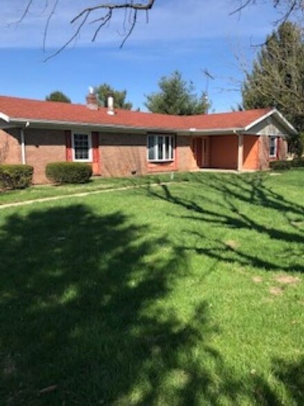 8320 Pottershop Rd, Centerville, IN 47330