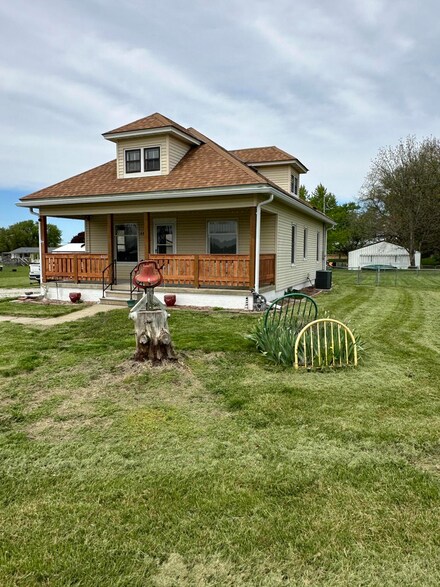 446 E Kimball St, Hancock, IA 51536