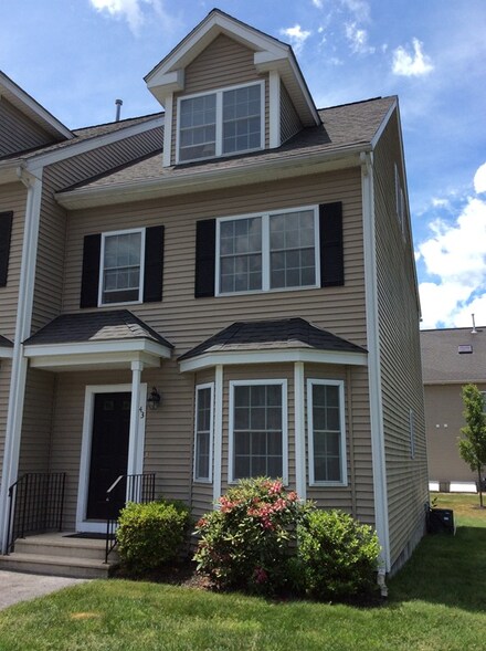 43 Whispering Pine Cir Unit 46, Worcester, MA 01606