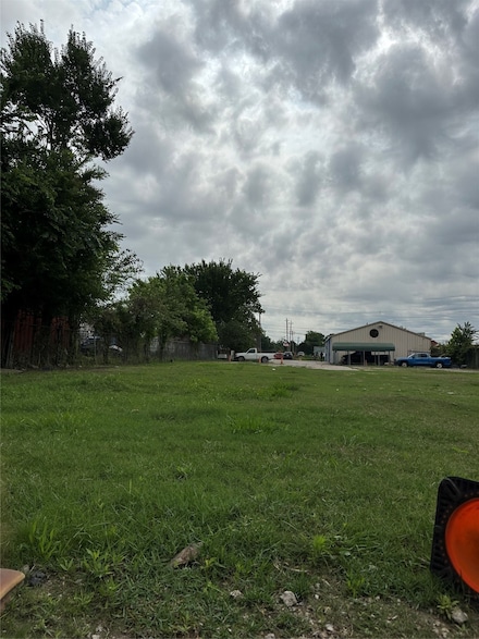 10119 Airline Dr, Houston, TX 77037