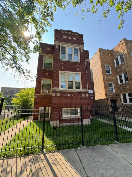 11022 S Vernon Ave, Chicago, IL 60628