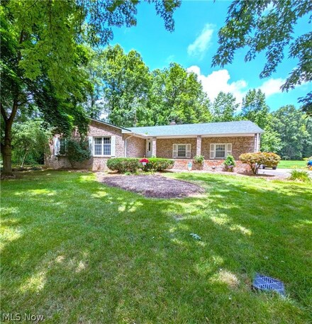 897 Center St E, Warren, OH 44481
