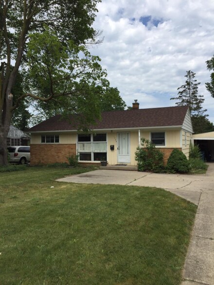 1726 W Stadium Blvd, Ann Arbor, MI 48103