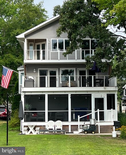 5060 Lerch Dr, Shady Side, MD 20764