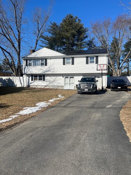 97 Coweeset Dr, Brockton, MA 02301