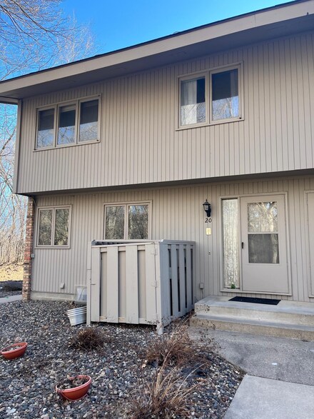 20 Walden St, Burnsville, MN 55337