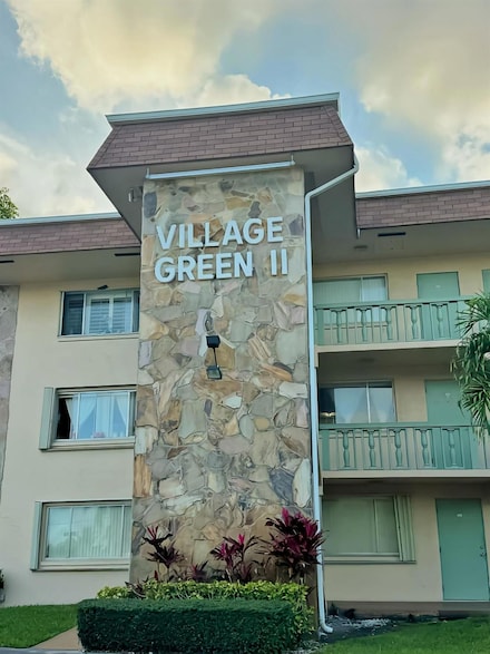 200 Village Green Cir E Unit K214, Palm Springs, FL 33461