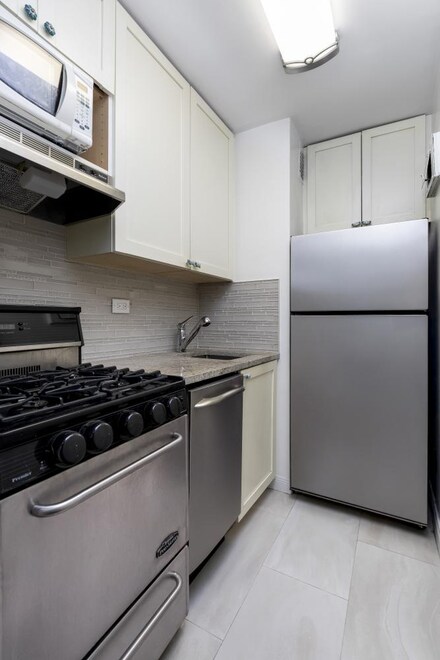 310 E 70th St Unit 9J, New York, NY 10021