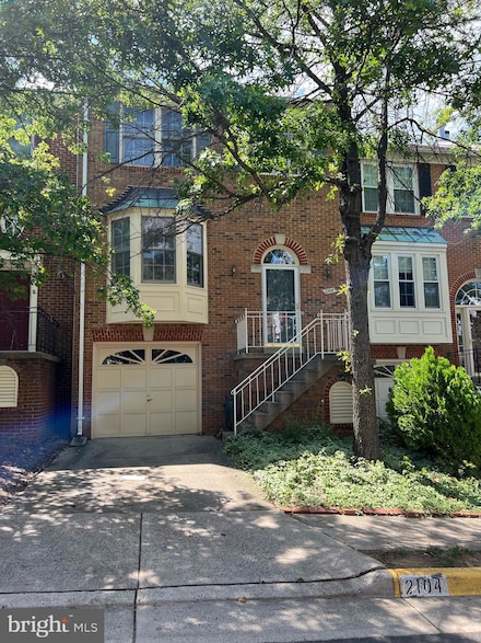 2104 Patty Ln, Vienna, VA 22182