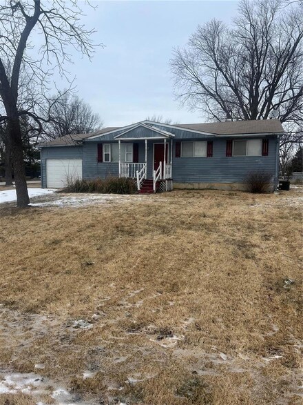 2 Royal Dr, O Fallon, MO 63366