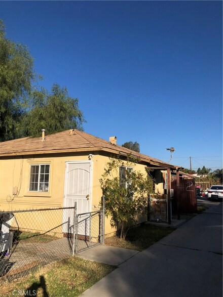 18850 Lynwood St, Bloomington, CA 92316