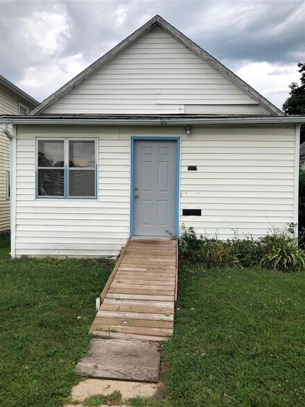 2 S Elm St, Creston, IA 50801