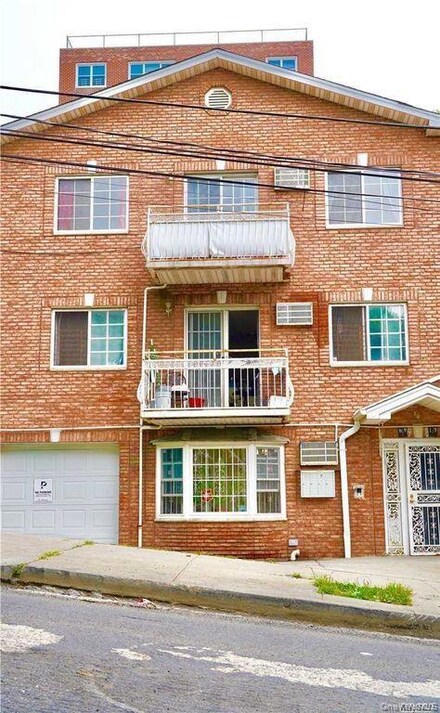 8713 164th St, Jamaica, NY 11432