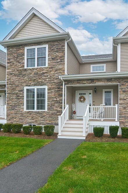 96 Essex Cir Unit 22, Raynham, MA 02767