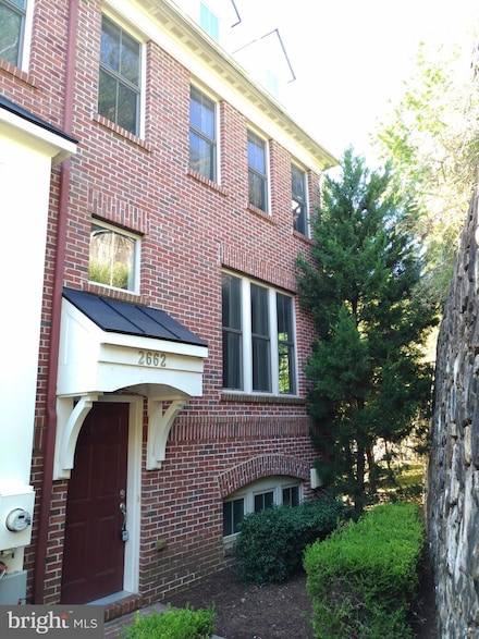 2662 S Kenmore Ct, Arlington, VA 22206