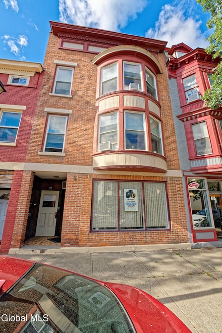 32 Broad St, Waterford, NY 12188