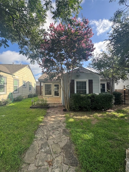 4016 Locke Ave, Fort Worth, TX 76107